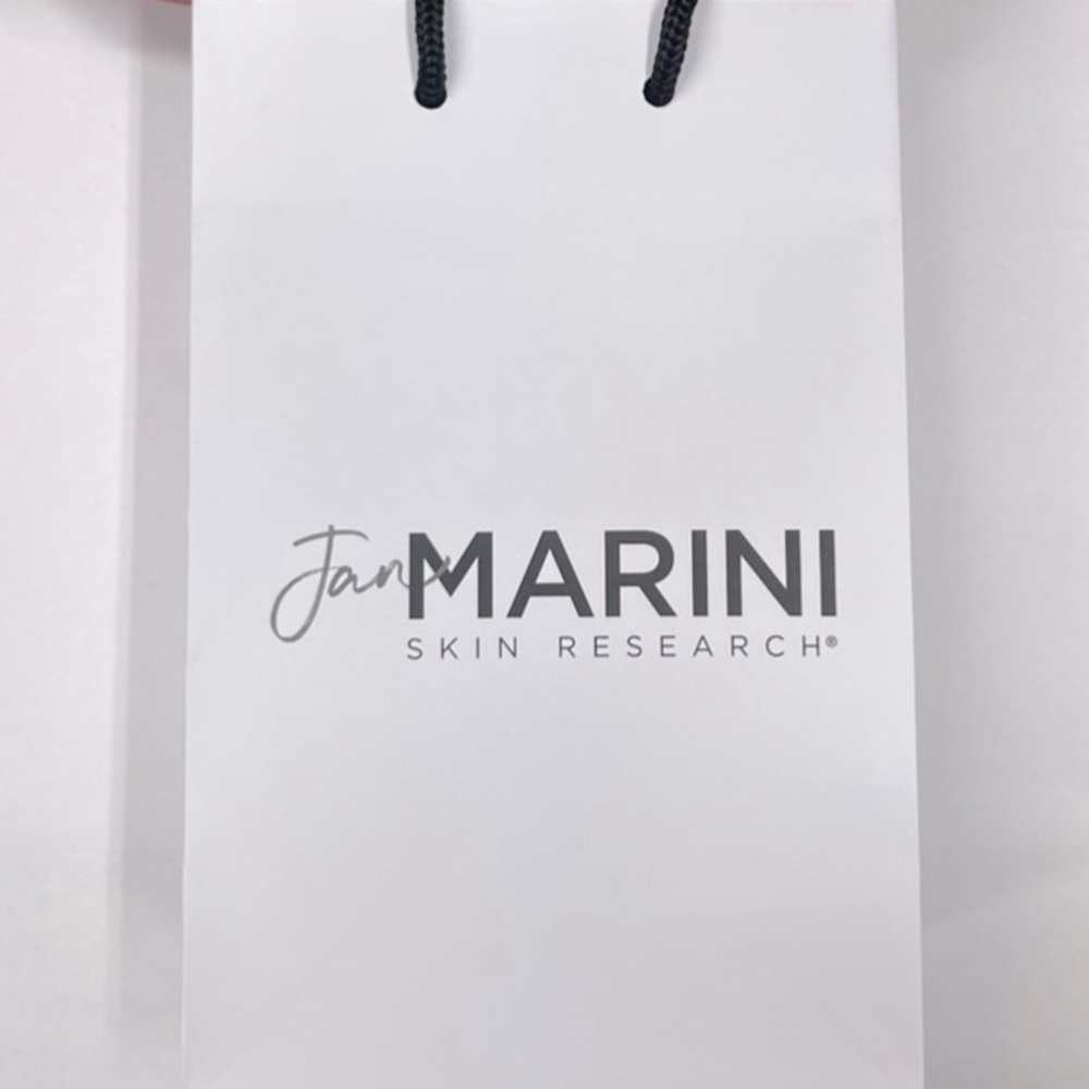 🎁✨FREE GIFT BAGS! GIVE THE GIFT OF GOOD SKIN!✨🎁